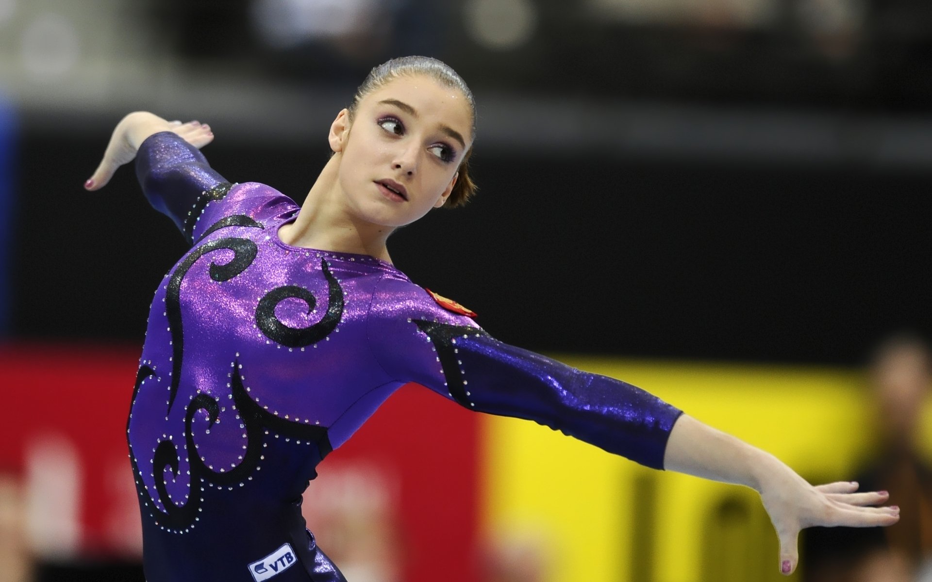 gesicht mädchen turnerin olympiasiegerin weltmeister form aliya mustafina schönheit olympiasieger hintergrund sportlerin ansicht