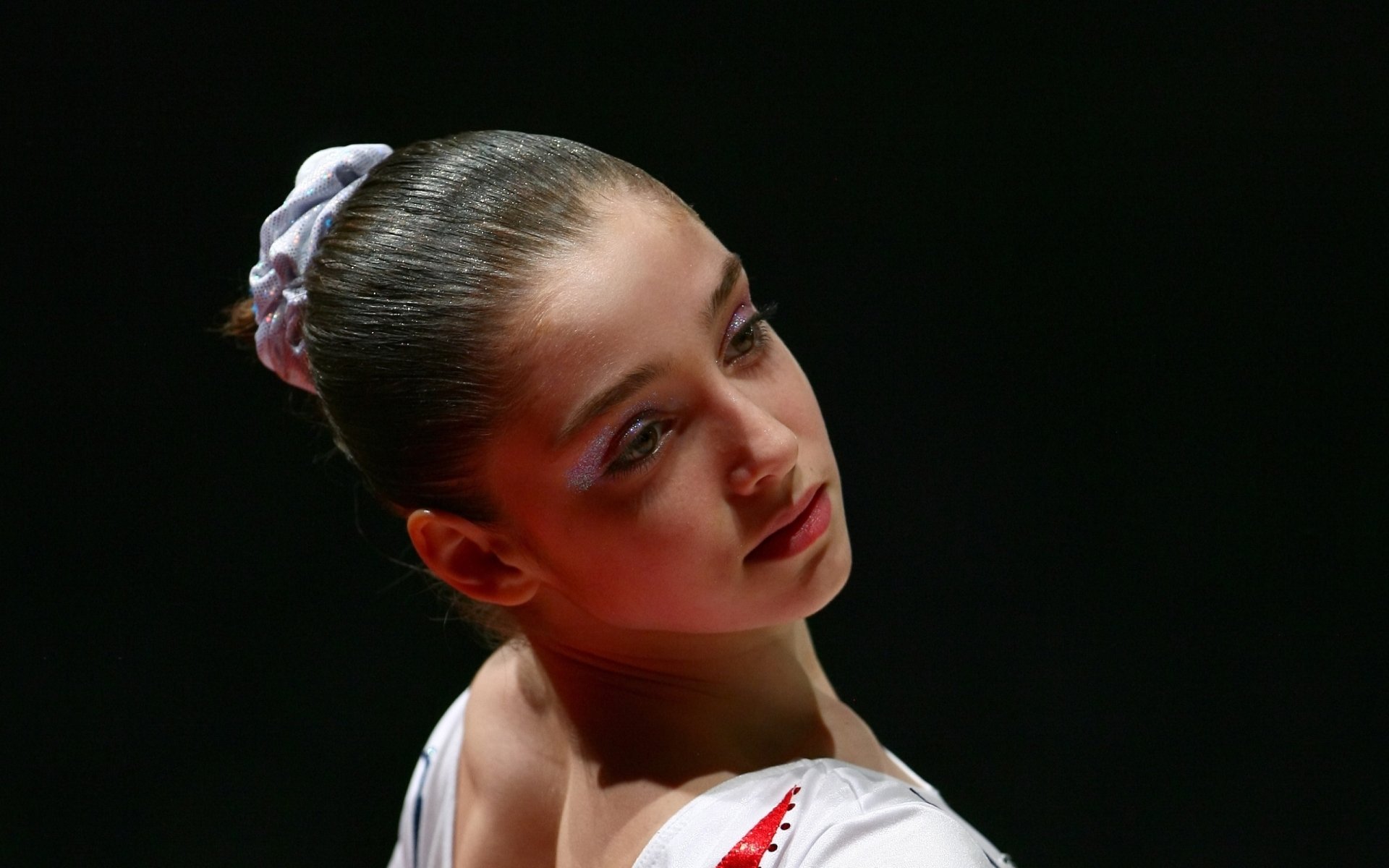 aliya mustafina mädchen schöne sportlerin turnerin weltmeisterin olympiasiegerin gesicht weltmeister olympiasieger olympische sommerspiele 2012 london 2012 london 2012 hintergrund