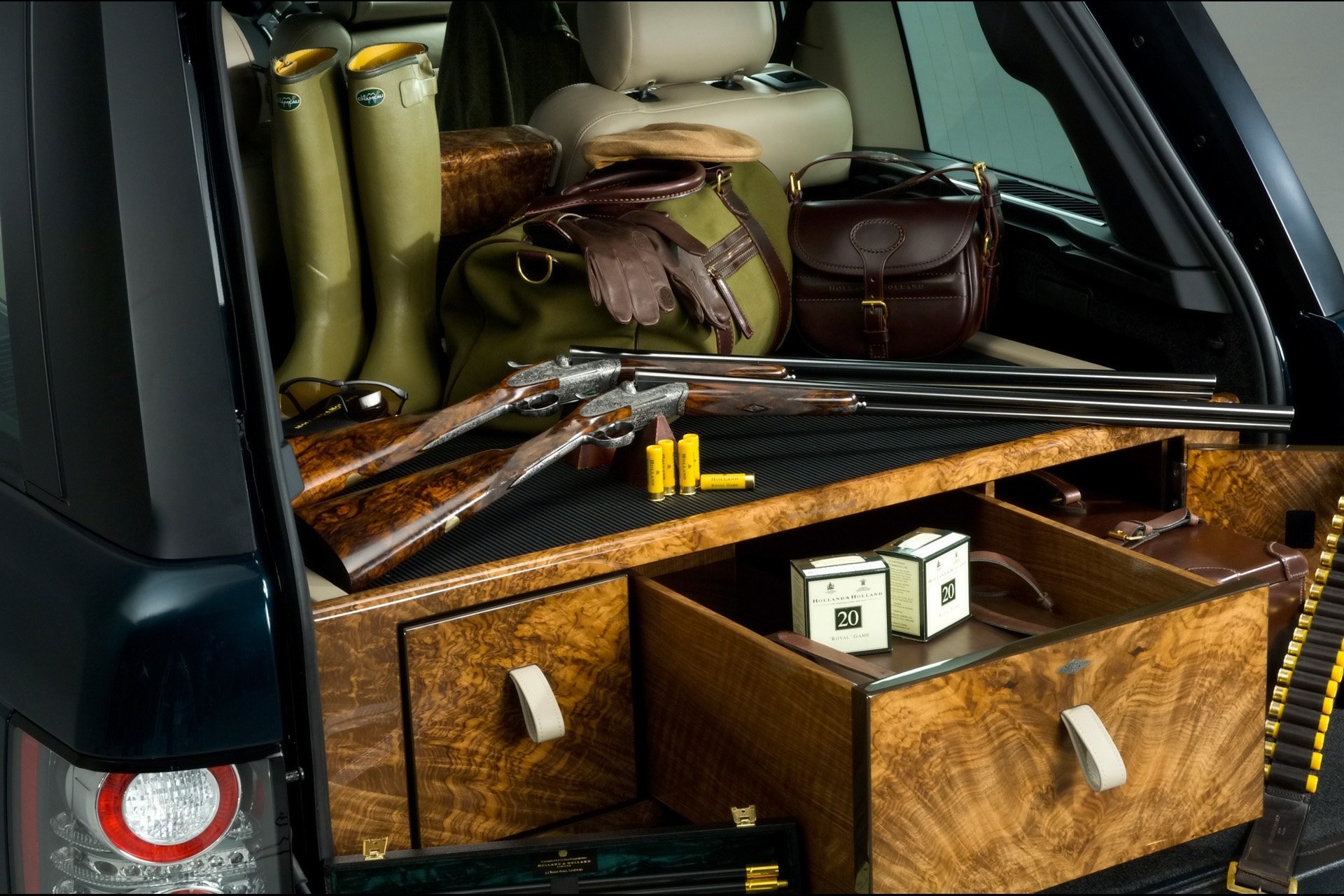 holland&holland range rover overfinch land rover range rover spec.version kofferraum gewehre munition stiefel taschen handschuhe