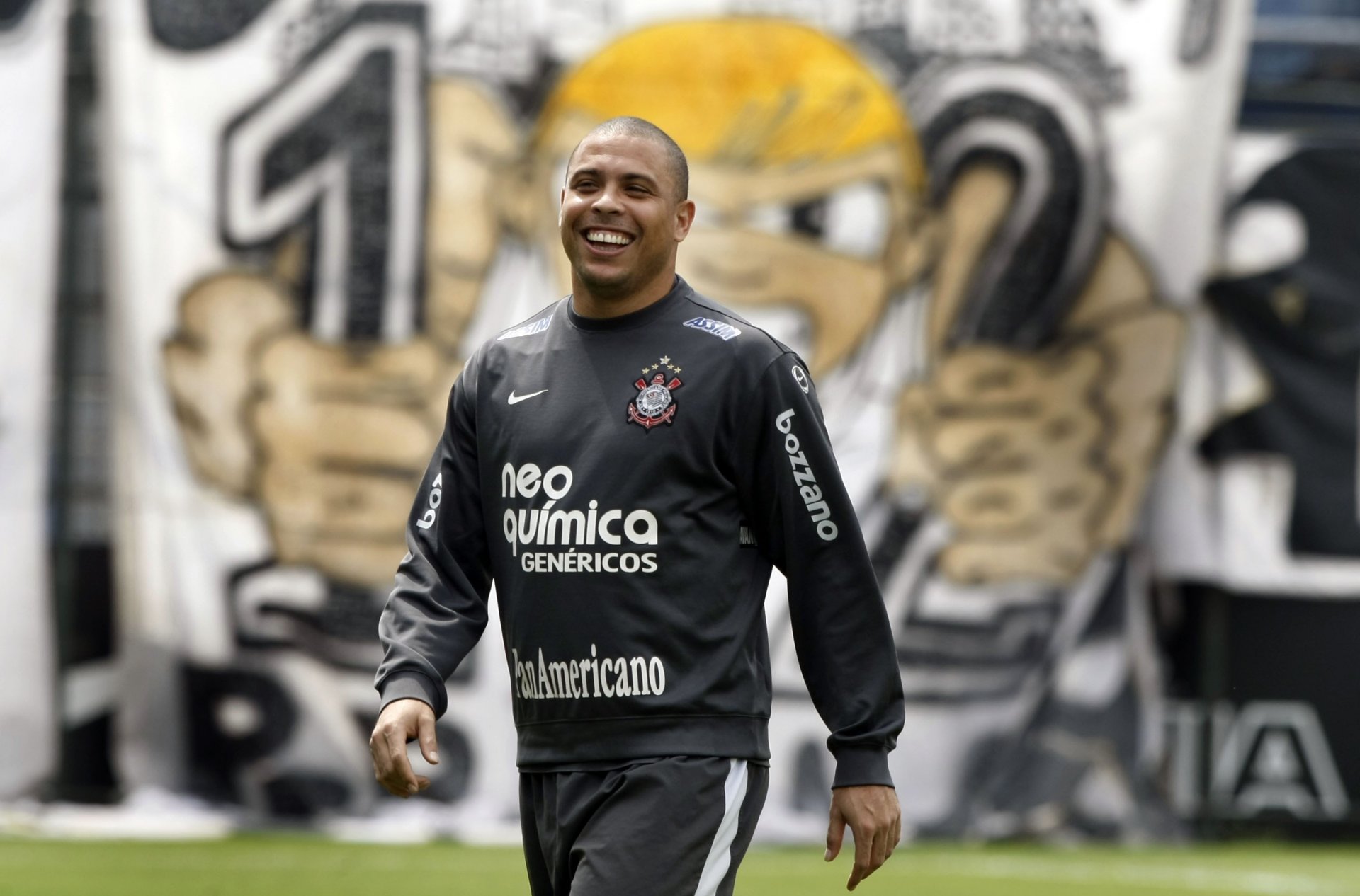 fußball spieler lächeln lachen ronaldo luis nazario de lima tobastic fußballer uniform nike ronaldo luís nazário de lima corinthians timão timau kommandant zeit zu tun povo nationalteam todo poderoso allmächtig