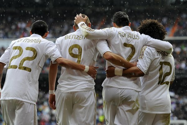 Photo du dos de di Maria, Benzema, Ronaldo, Marcelo