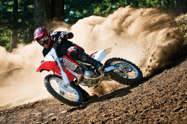 Carrera de motos velocidad de polvo