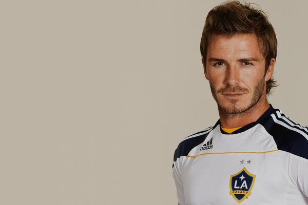 David Beckham vestito di bianco