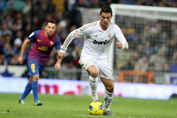 Cristiano Ronaldo tries for Real Madrid