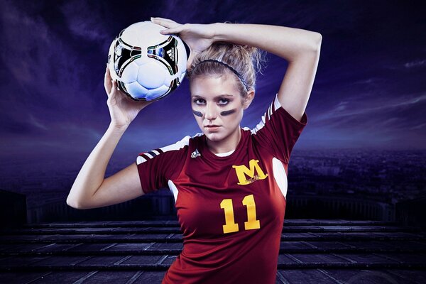 Fille sportive posant avec ballon