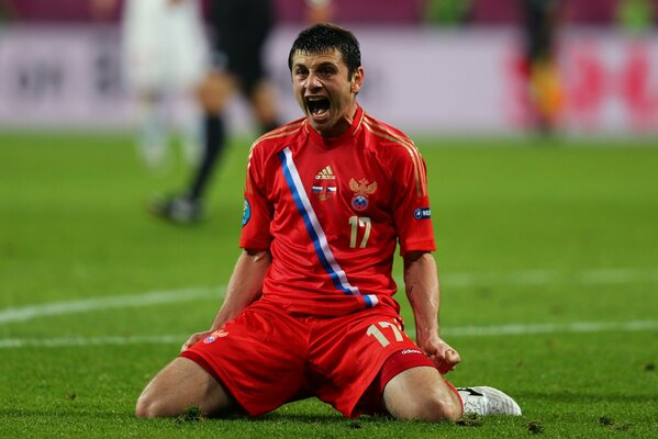 Alan dzagoev at Euro 2012, glad sportswoman