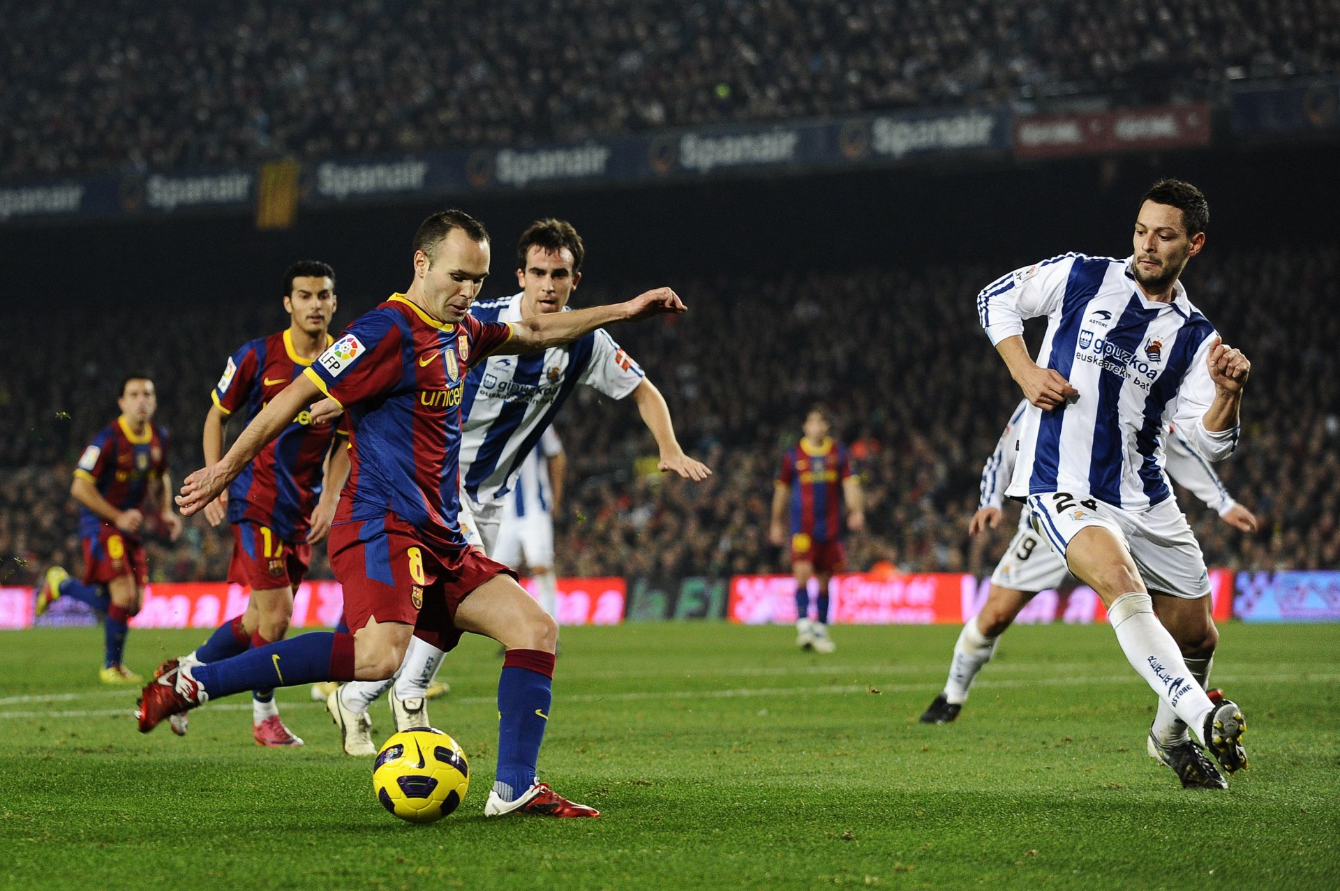 andres iniesta barcelona futbol club player football spain match game the field sees stadium camp nou sports wallpaper