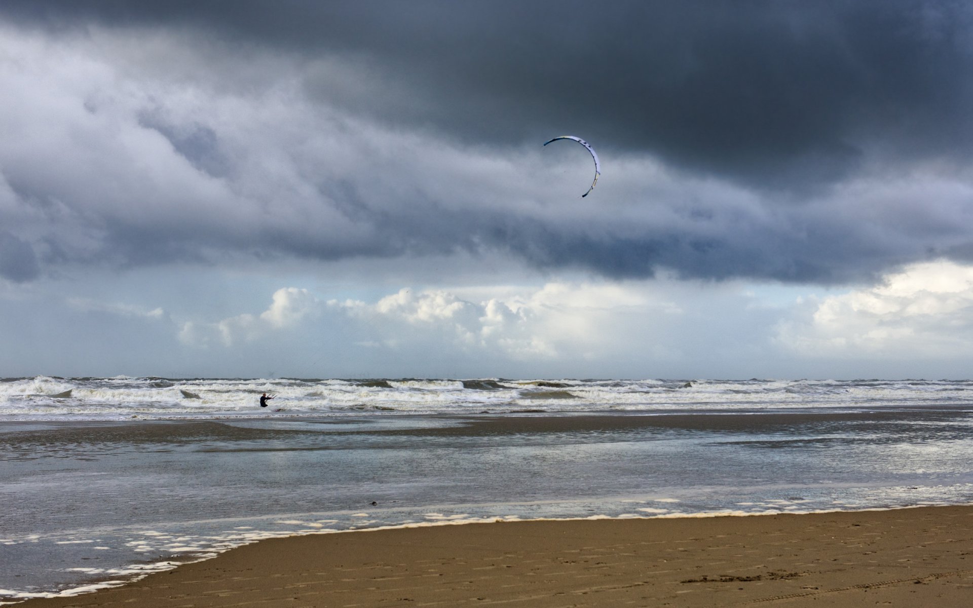 kitesurfing morze fale niebo