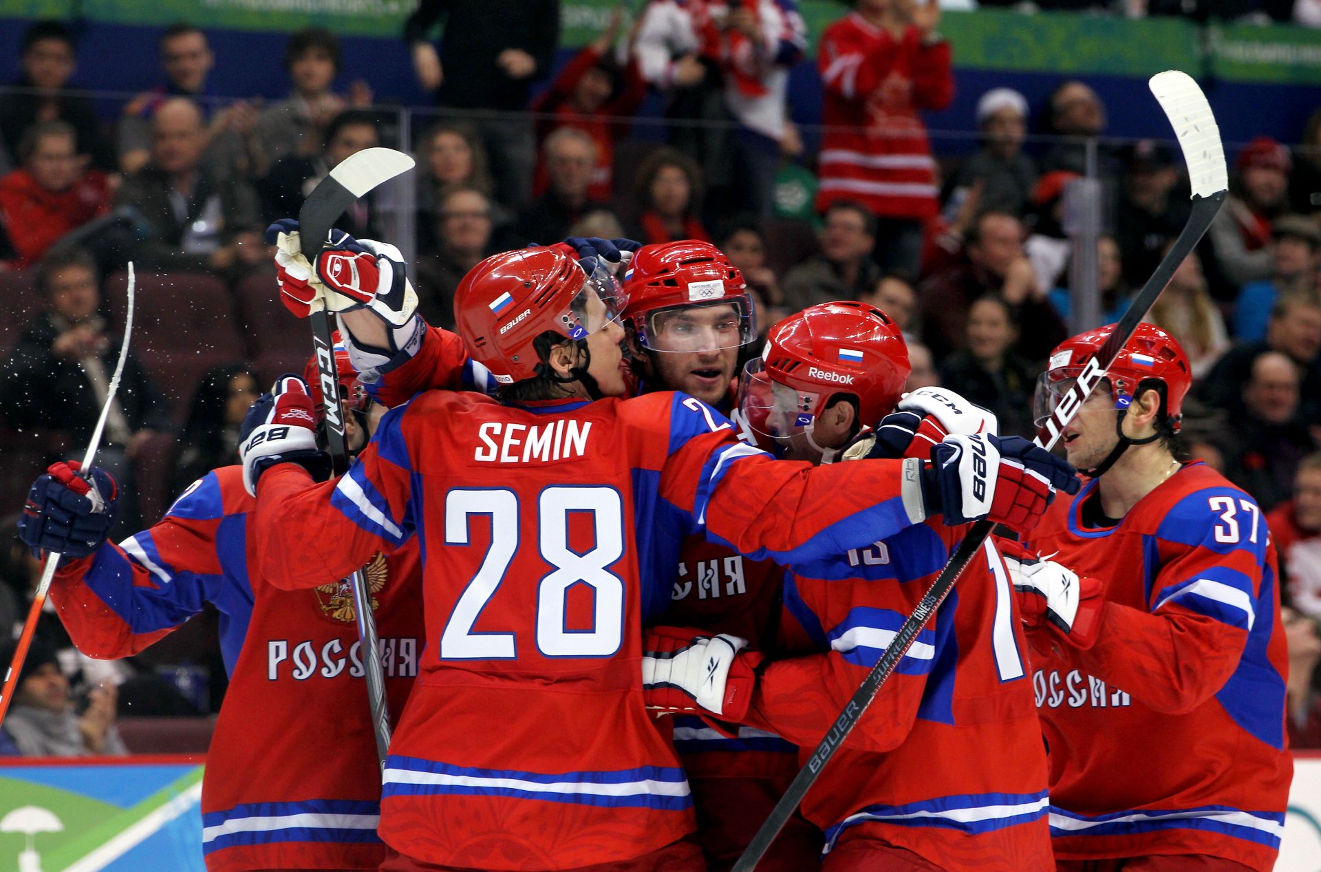 squadra russa hockey celebrazione gol alexander ovechkin hockey spettatori sport russo russia alessandro magno fan giocatore di hockey bastone uniforme carta da parati