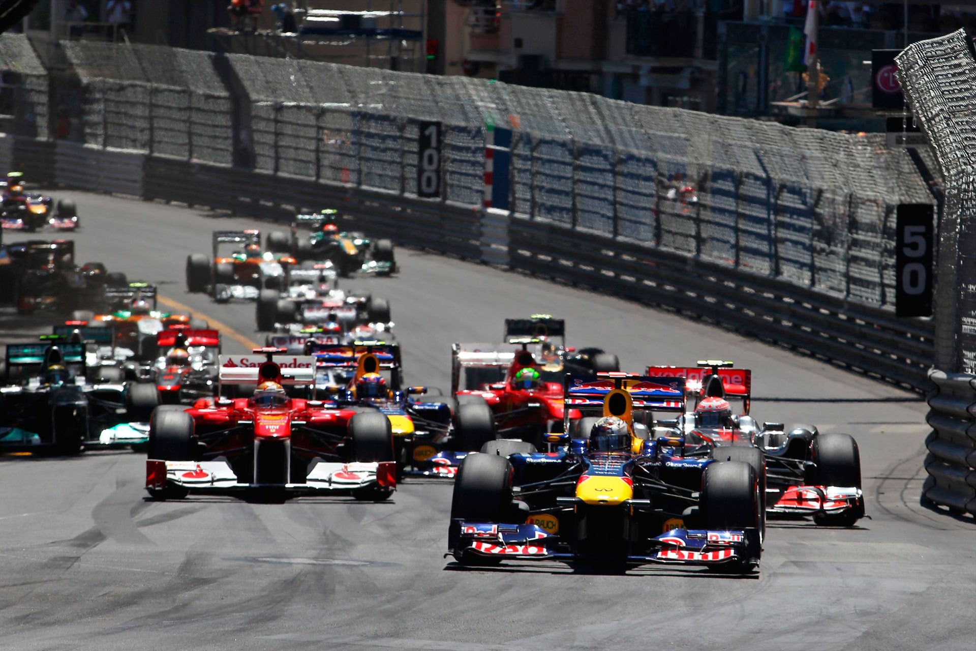 tor tor wyścig start bolidy grand prix monako tor miejski monte carlo obwód monako zdjęcie miasto budynki red bull racing renault red bull racing renault mercedes gp petronas formula one team mercedes-benz renault renault vodafone pdk