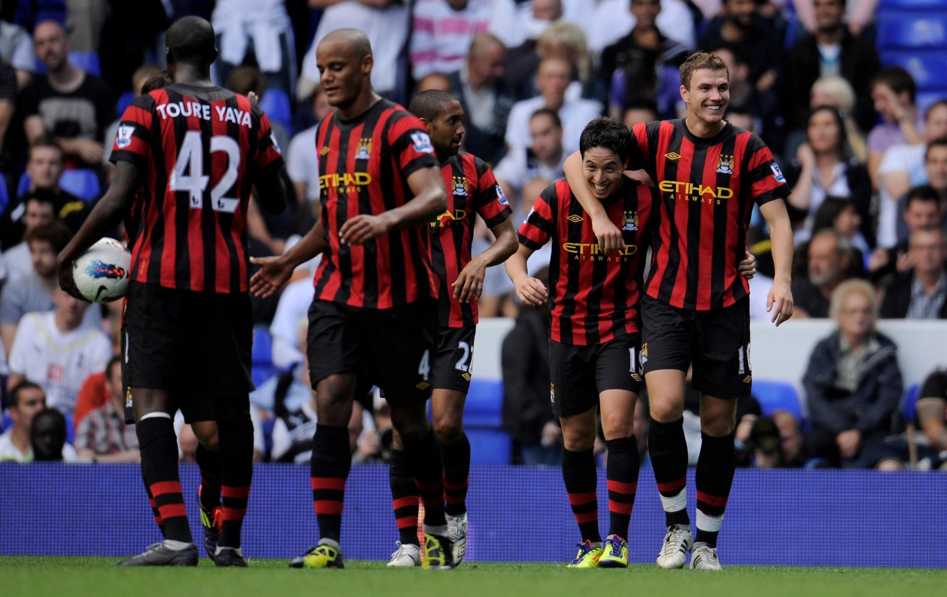 manchester city dzeko english league yaya toure