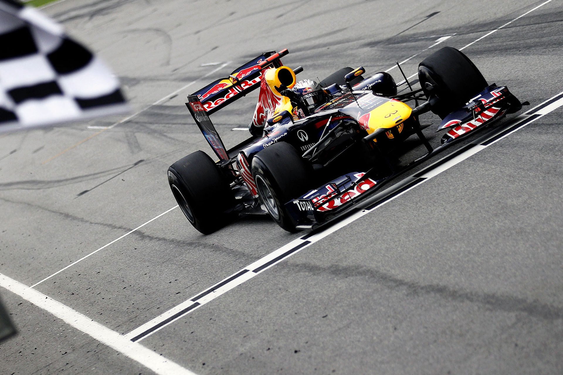 sport sfondi foto sebastian vettel toro rosso sport renault auto red bull rb7 pista pista velocità gara a scacchi bandiera finitura vittoria gran premio della malesia internazionale circuito sepang sepang f1 circuito internazionale 2011 f1 formula 1