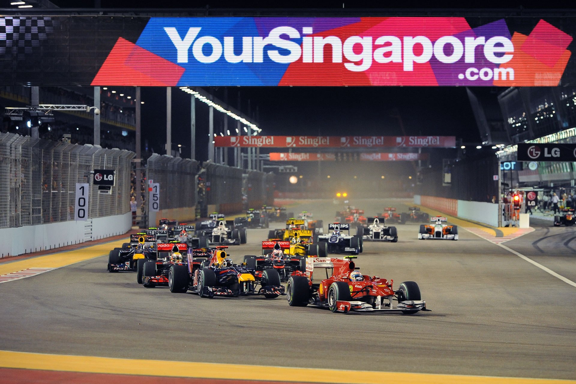 photo piste course départ voitures ferrari red bull vodafone mclaren mercedes mercedes gp petronas formula one team renault williams force india nuit lumières formule 1 f1 formule 1 grand prix de singapour 2010 marina bay marina bay street circuits