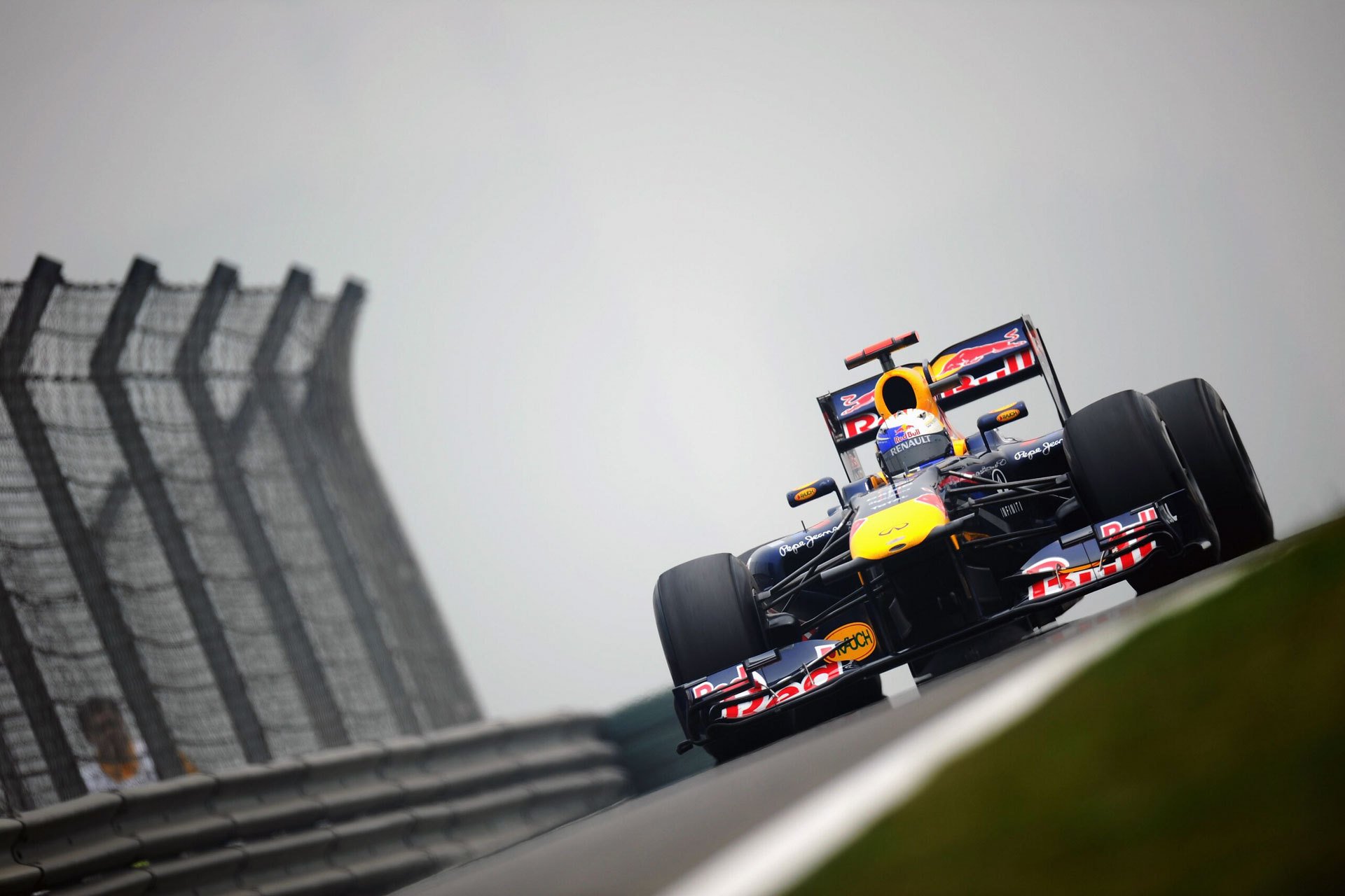 sport tapety zdjęcia sebastian vettel czerwony byk sport renault bolid red bull rb7 tor tor międzynarodowy tor szanghaj 2011 shanghai international łańcuch pit lane formuła 1 f1 formuła 1