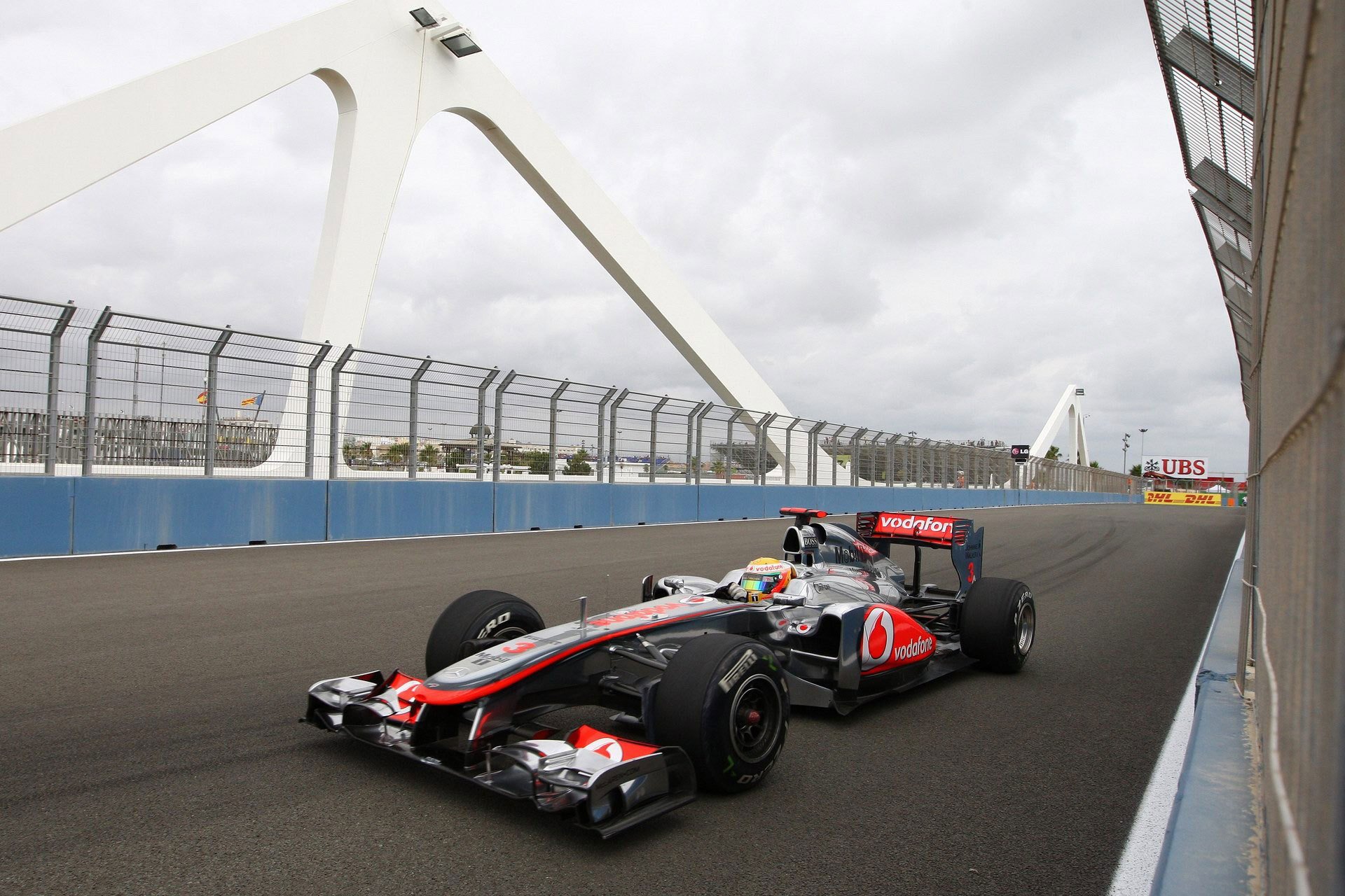 formule un formule un gp européen valence 2011 mclaren mp4-26 lewis hamilton formule 1 mclaren lewis hamilton coureur pilote pont piste espagne