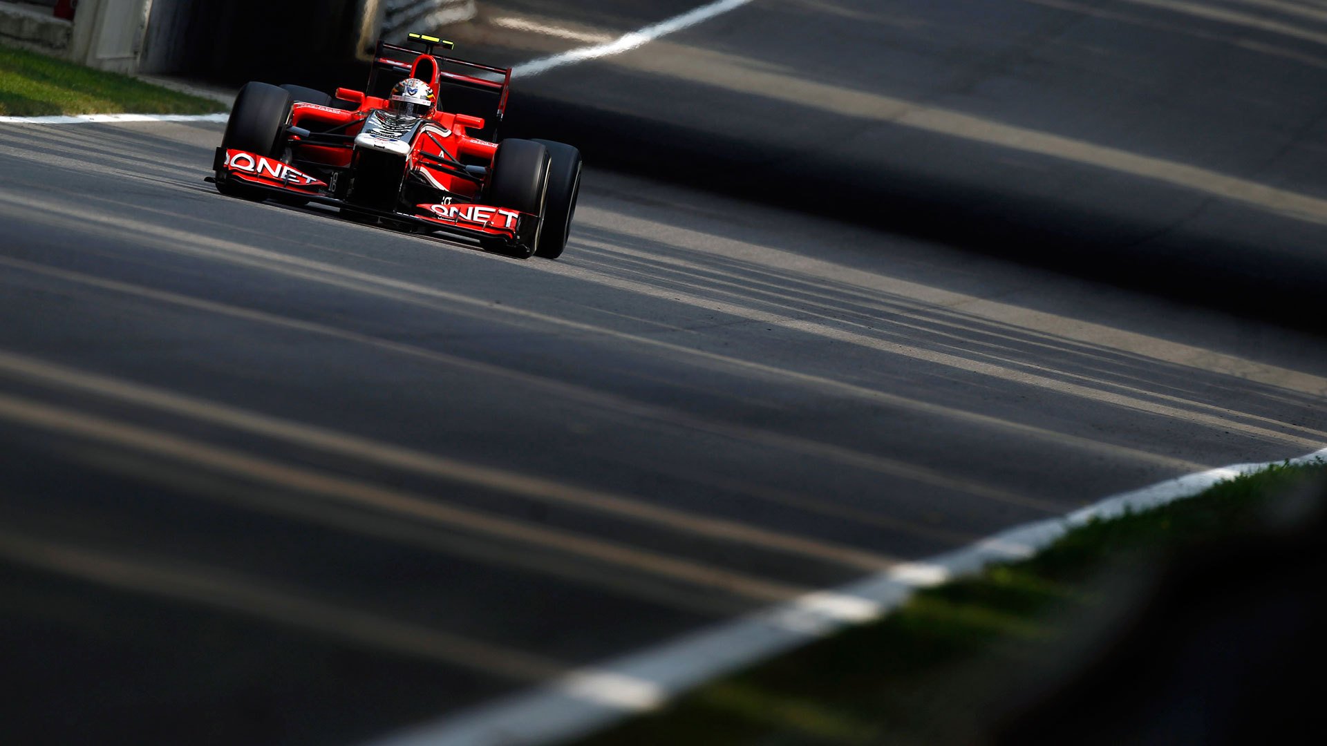 f1 formuła motorsport marussia dziewica vr-02 grand prix włochy 2011 monza jerome d \ ambrosio marusia marusia motors jerome d \ ambrosio grand prix włoch formuła 1 droga asfalt cień zawodnik tor wyścig