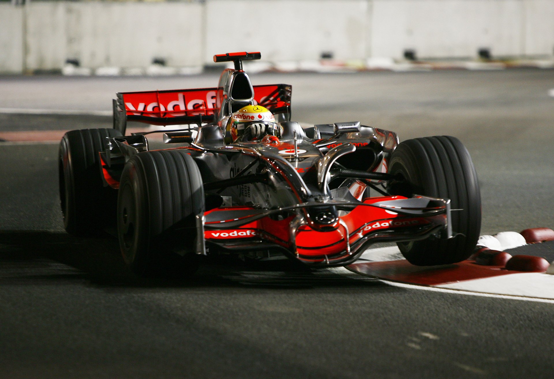 formula formula one f1 singapore gp 2008 mclaren mp4-23 lewis hamilton formula 1 f1 singapore mclaren lewis hamilton racer pilot track night