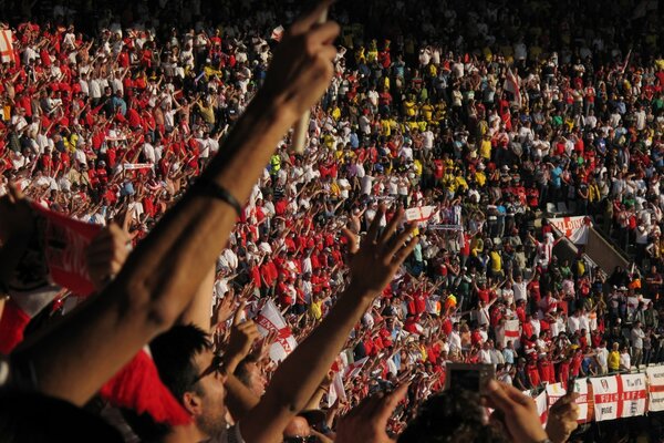 Aficionados en el estadio de la Premier League de Inglaterra