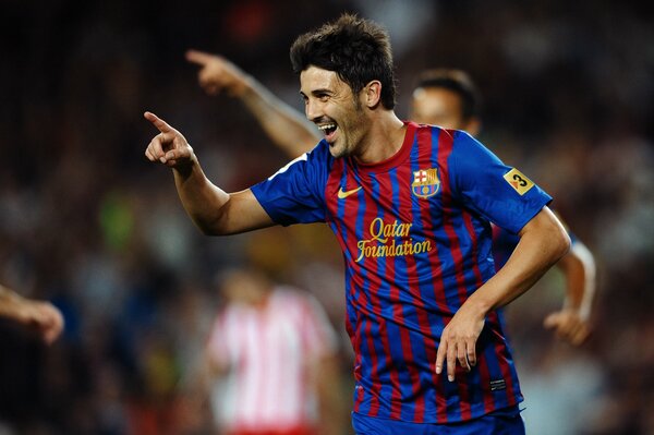 La estrella del fútbol David Villa celebra su gol durante el partido Barcelona-Atlético