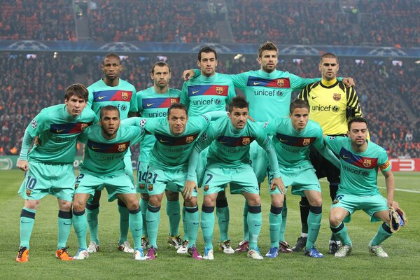 Eine Fußballmannschaft steht auf dem Feld. Bergmann Barcelona 2011