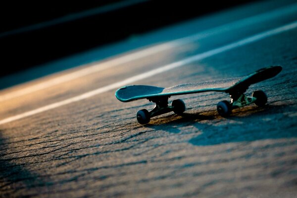 Bringen Sie Ihrem Kind bei, ein Skateboard zu fahren