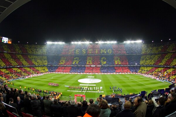 Stadion Camp Nou w Barcelonie przed meczem