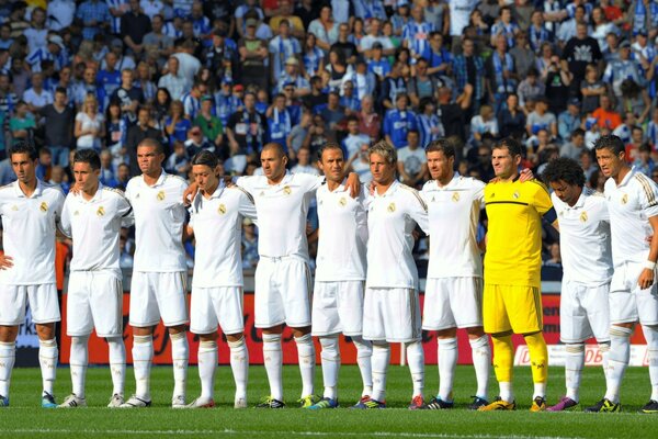 Real Madrid lined up in a row