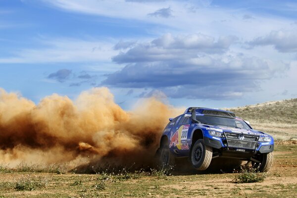 Course automobile sur le sable du désert