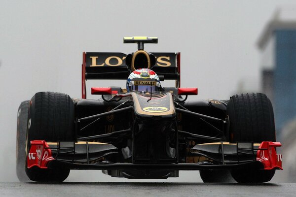 Vitaly Petrov revs on the Turkish Formula 1 track