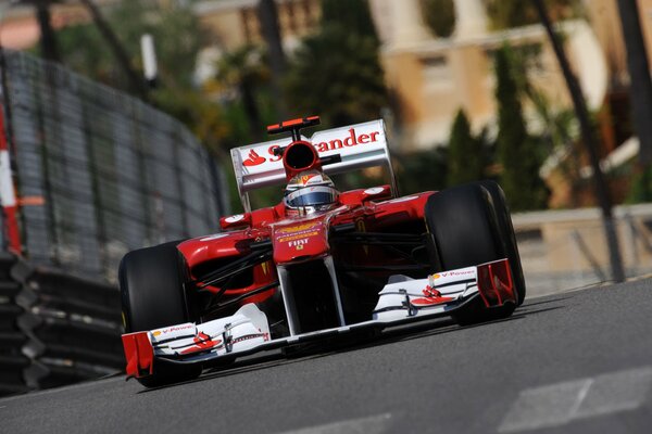 Fernando alonso im roten Ferrari 2011