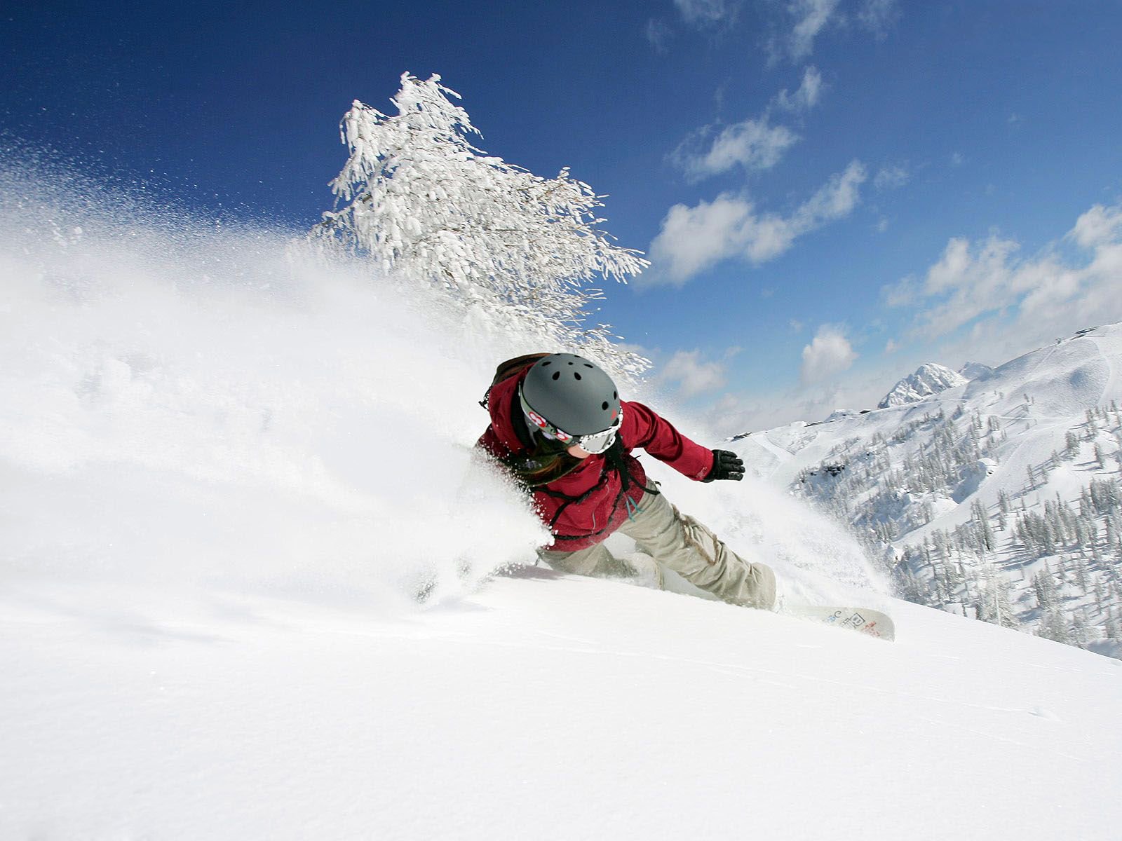 snowboard zima góry śnieg zjazd dziewczyna kask adrenalina