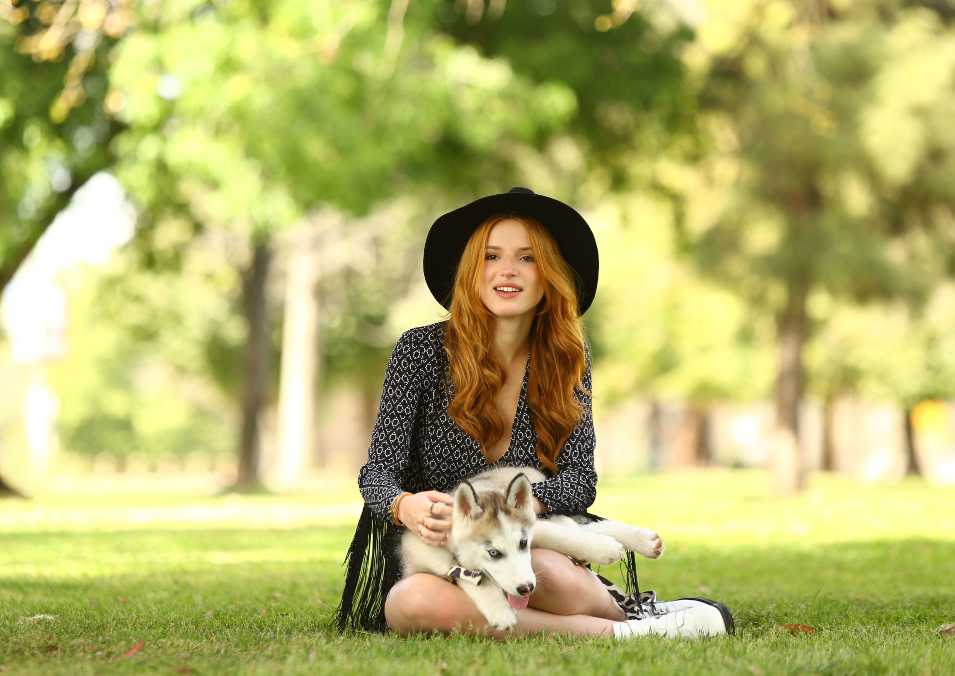 bella thorne fille actrice parc chien