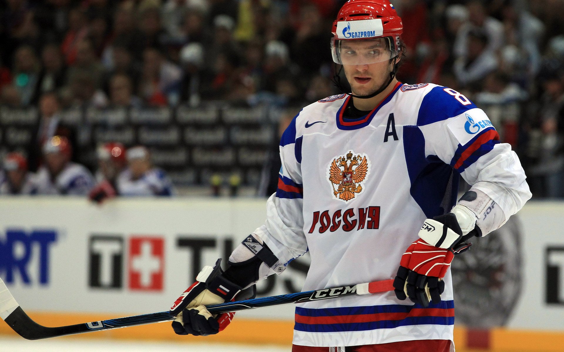 alexander ovechkin hockey jugador de hockey equipo nacional de rusia palo casco uniforme escudo de armas fondos de pantalla