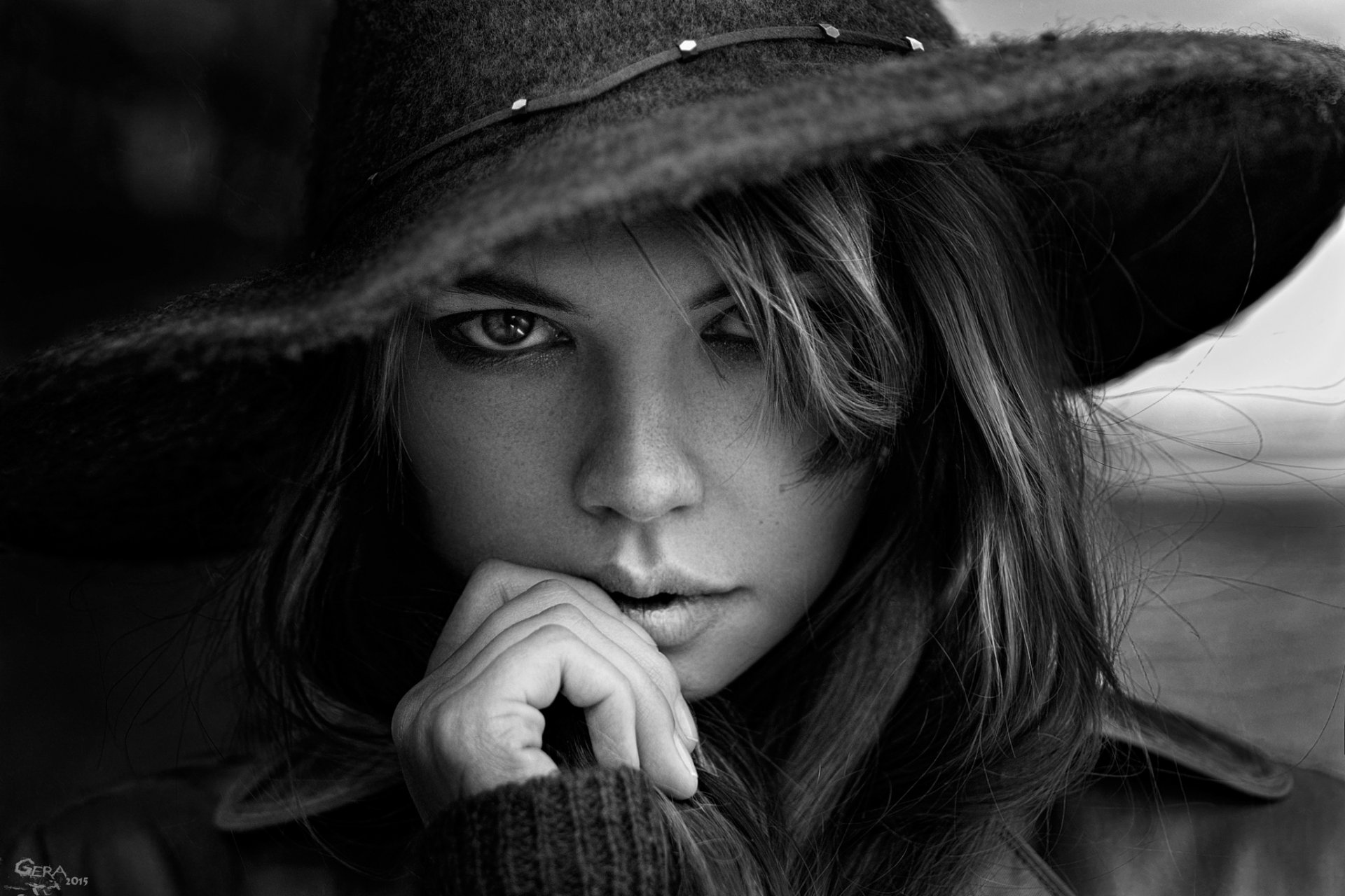 fille portrait visage chapeau by georgi chernyadyev