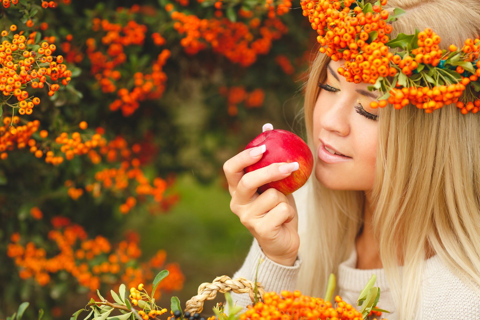 serbal manzanas chica maquillaje corona