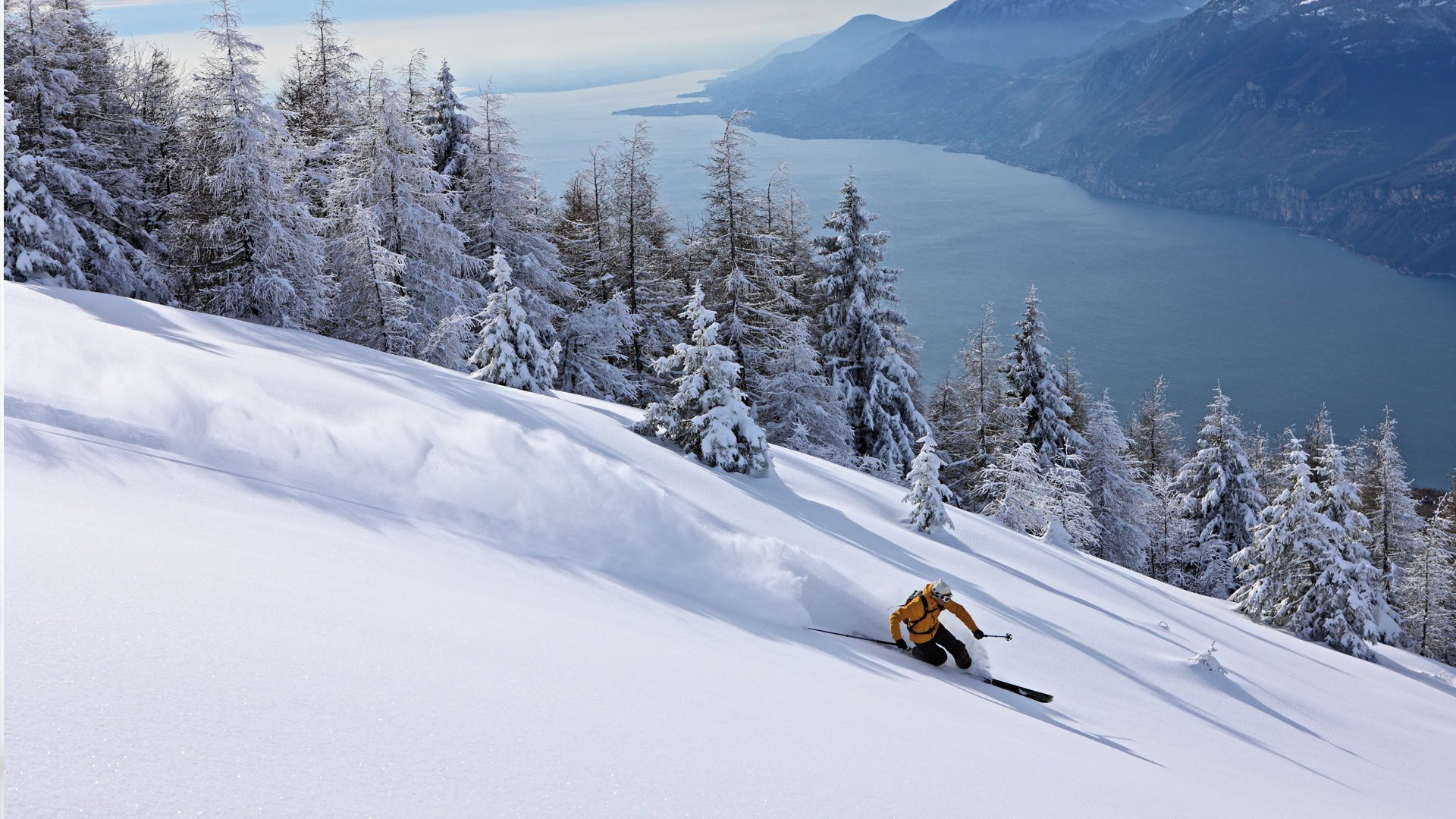 skifahrer skifahren abstieg schnee extrem