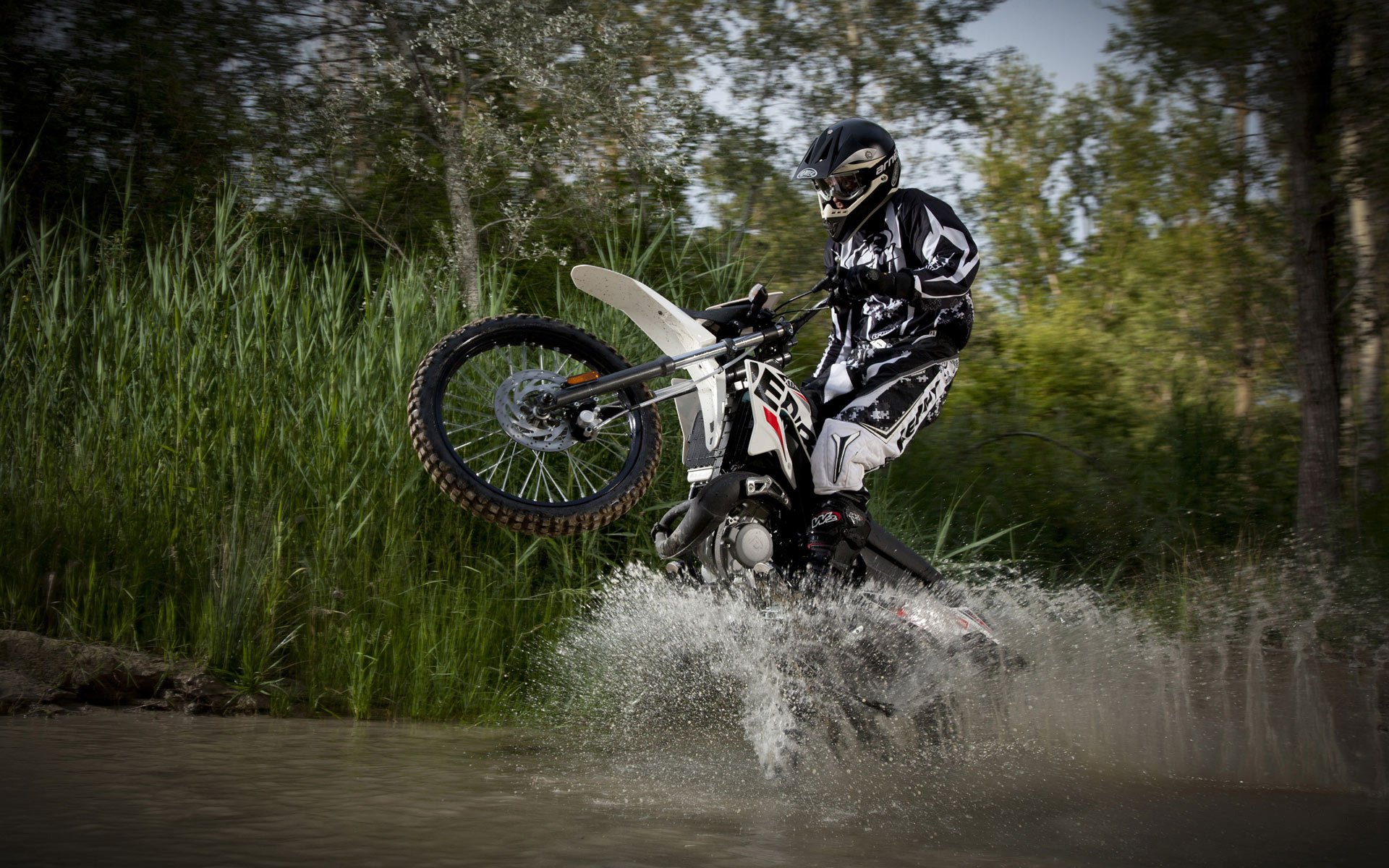 sport moto fahrräder wasser spritzer derbi