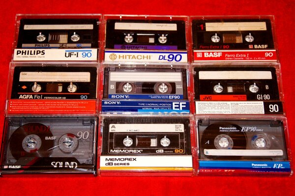 Collection de cassettes audio rares dans podkasetniki