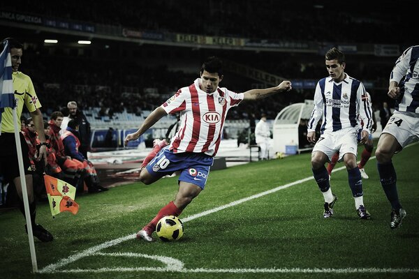 I giocatori di Madrid dribblano il campo