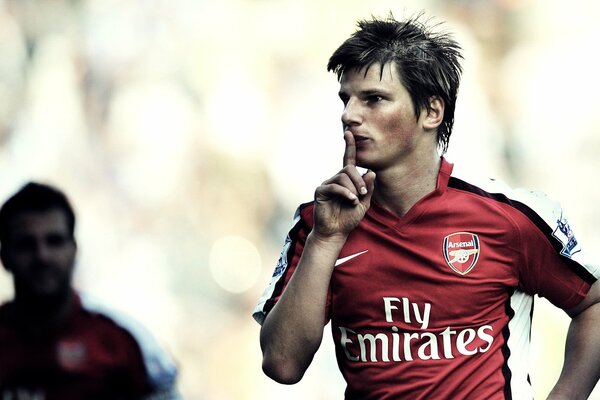 Le célèbre footballeur sportif Arshavin fond d écran sur votre téléphone