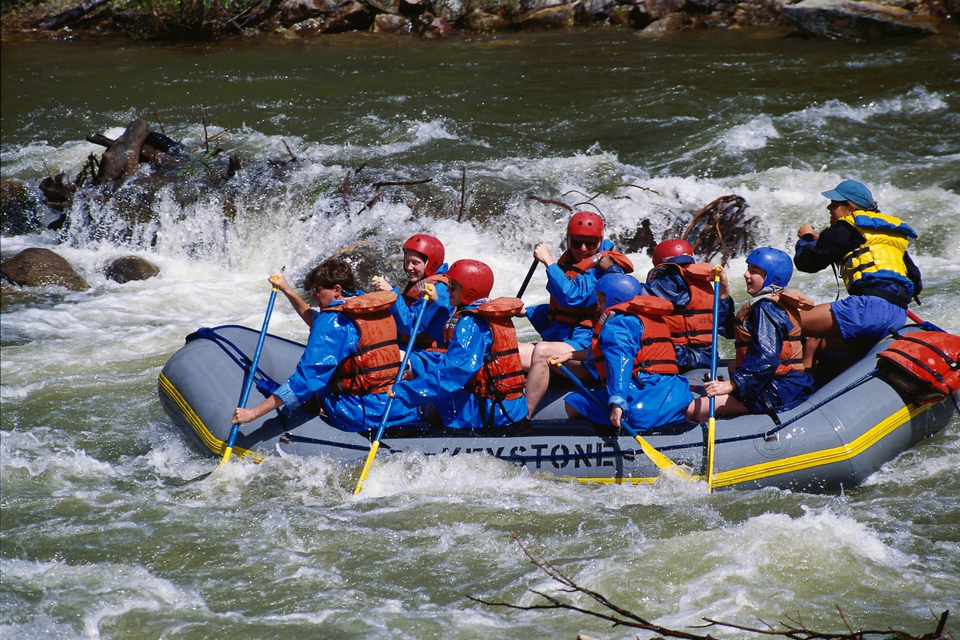 onda canotaje río barco gente