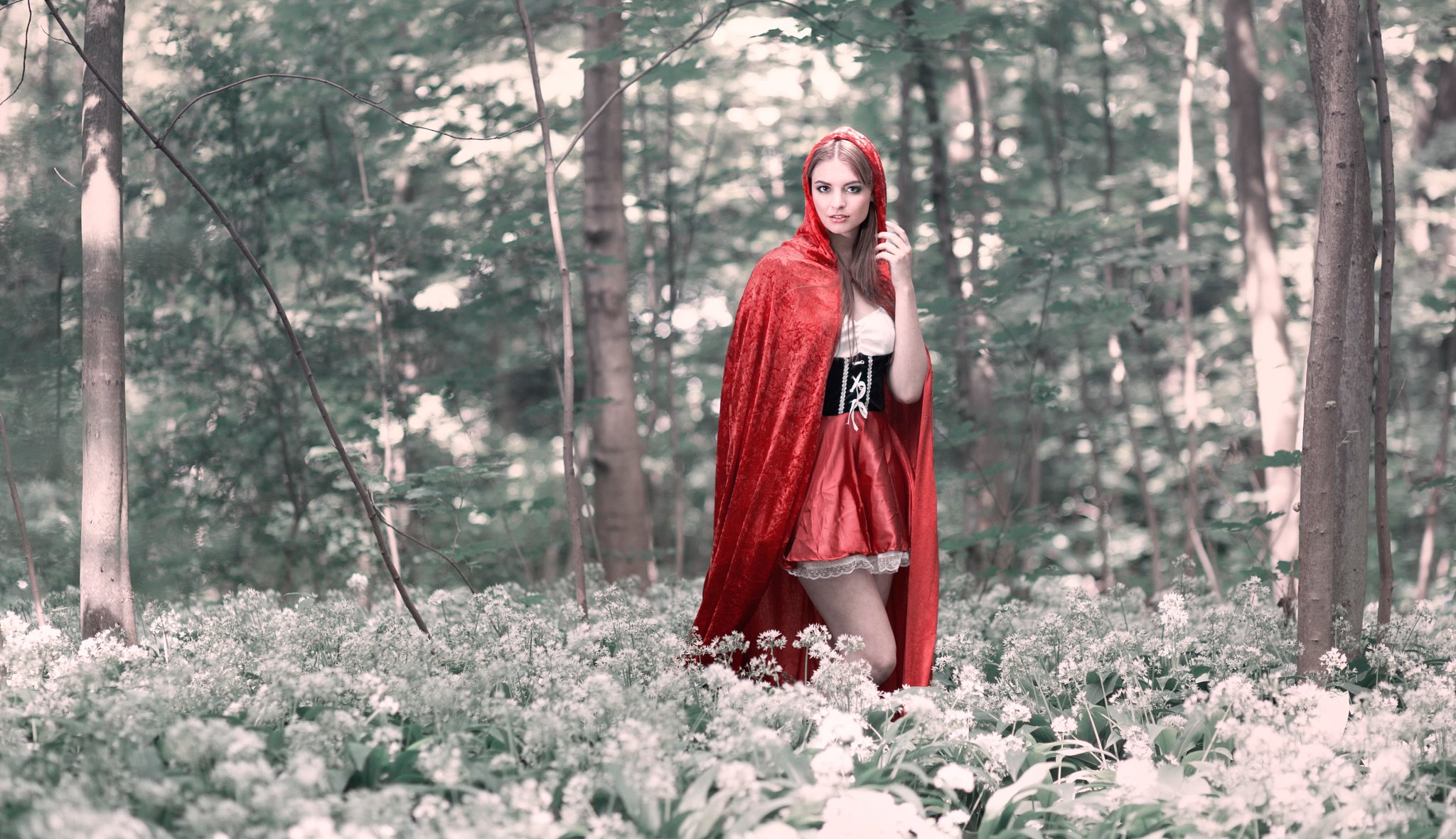 cosplay caperucita roja bosque