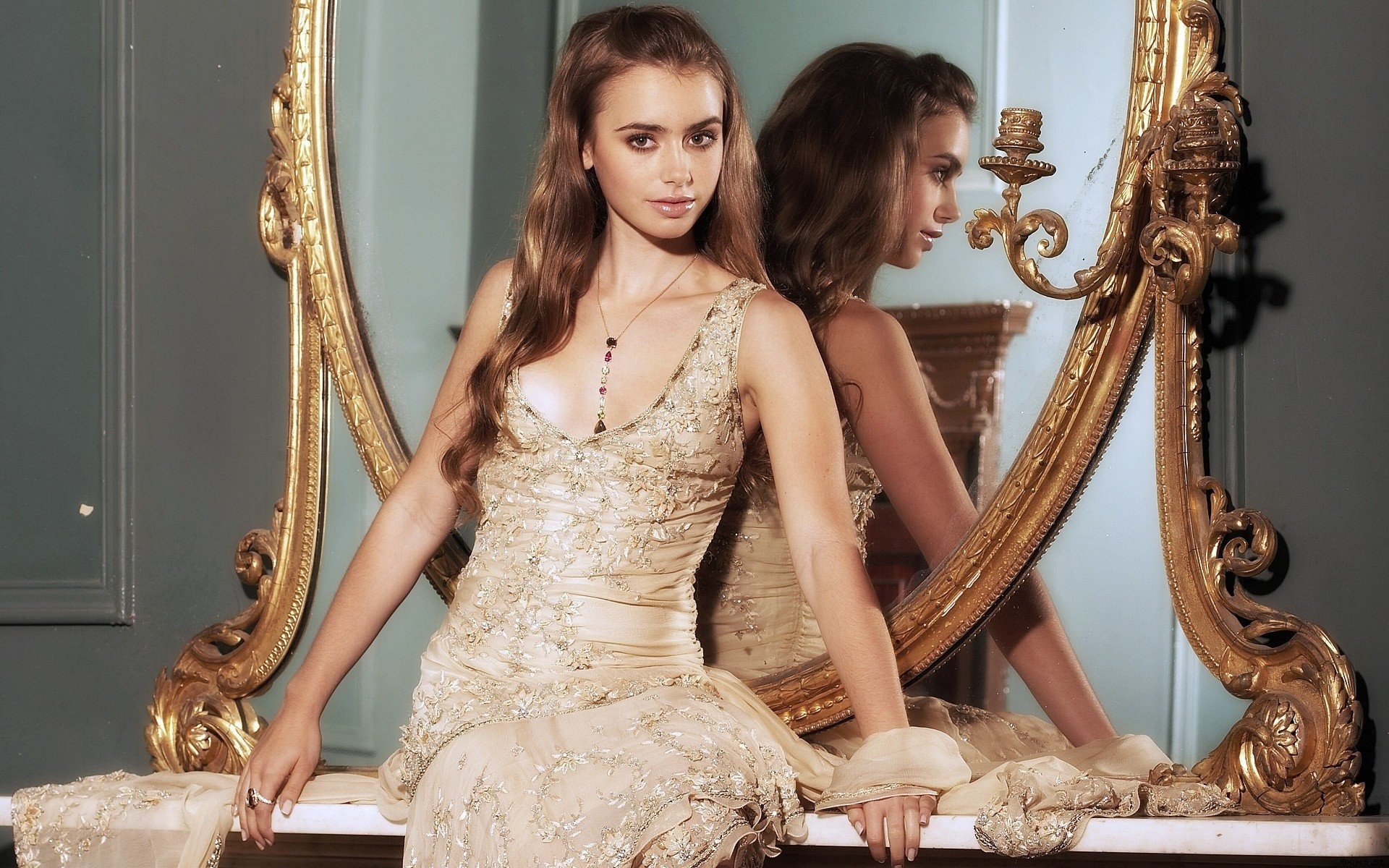 lily collins mirror