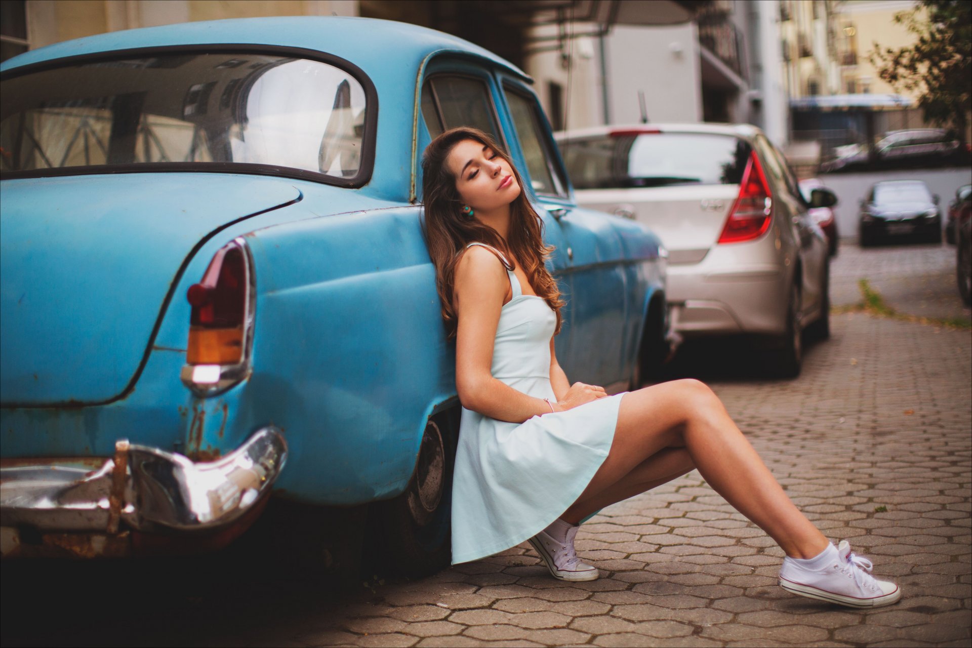 girl brunette dress feet shoes street machinery car