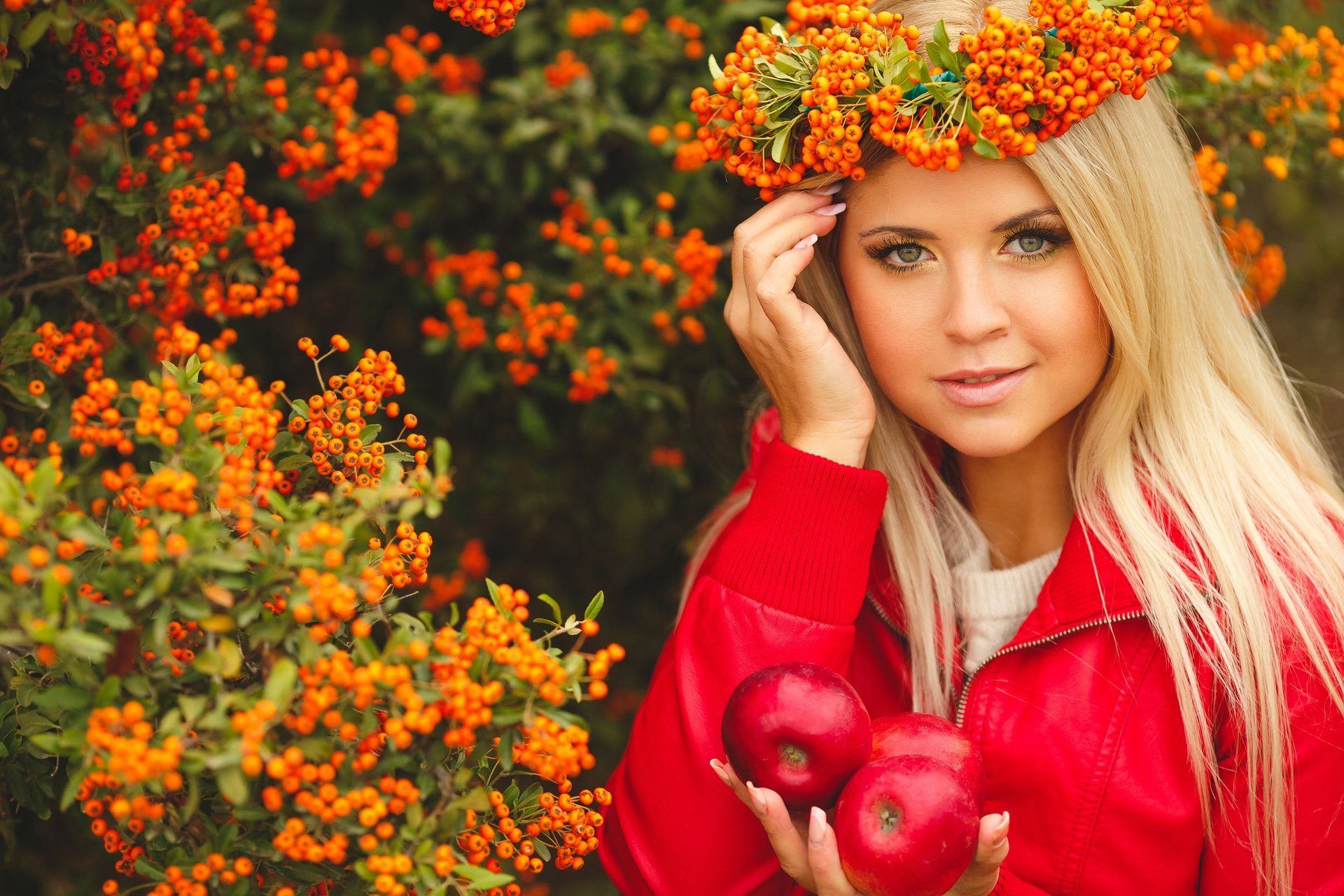 rowan pommes fille maquillage couronne regard sourire