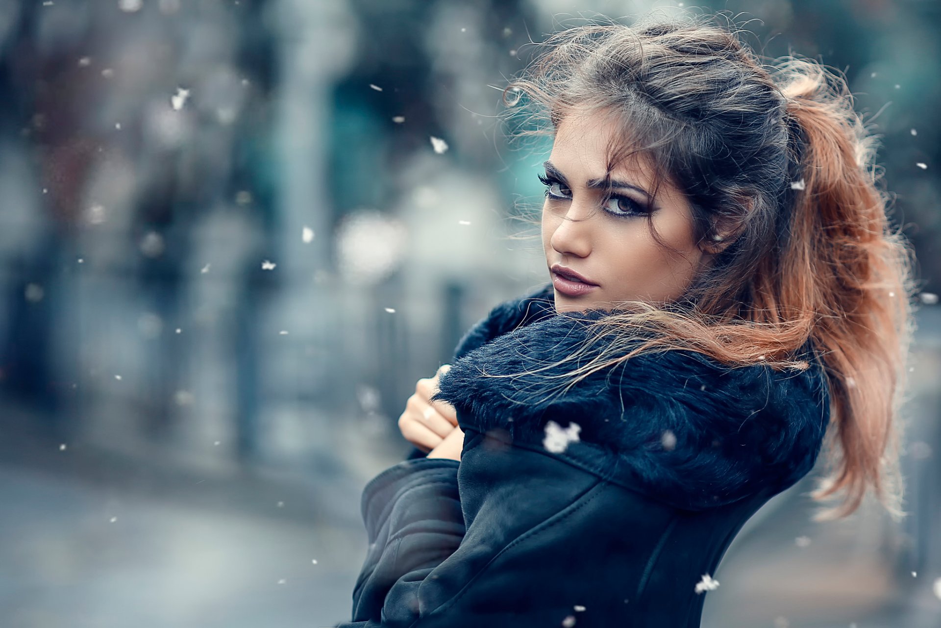 freddo fuori ragazza fascino neve pelliccia freddo alessandro di cicco