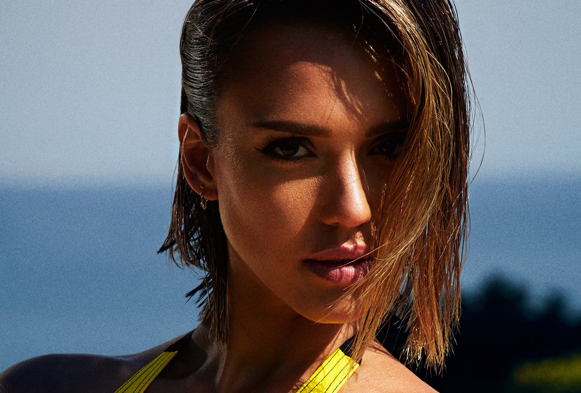 fille visage cheveux jessica alba latina