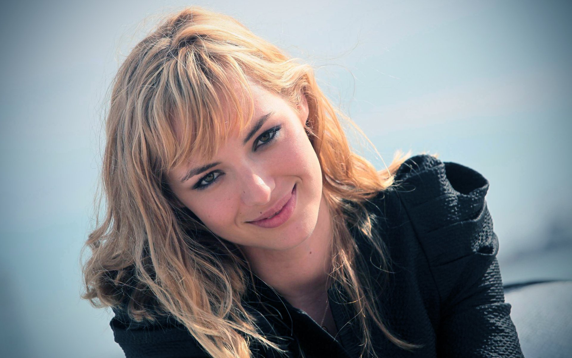 louise bourgoin louise bourgoin aktorka uśmiech