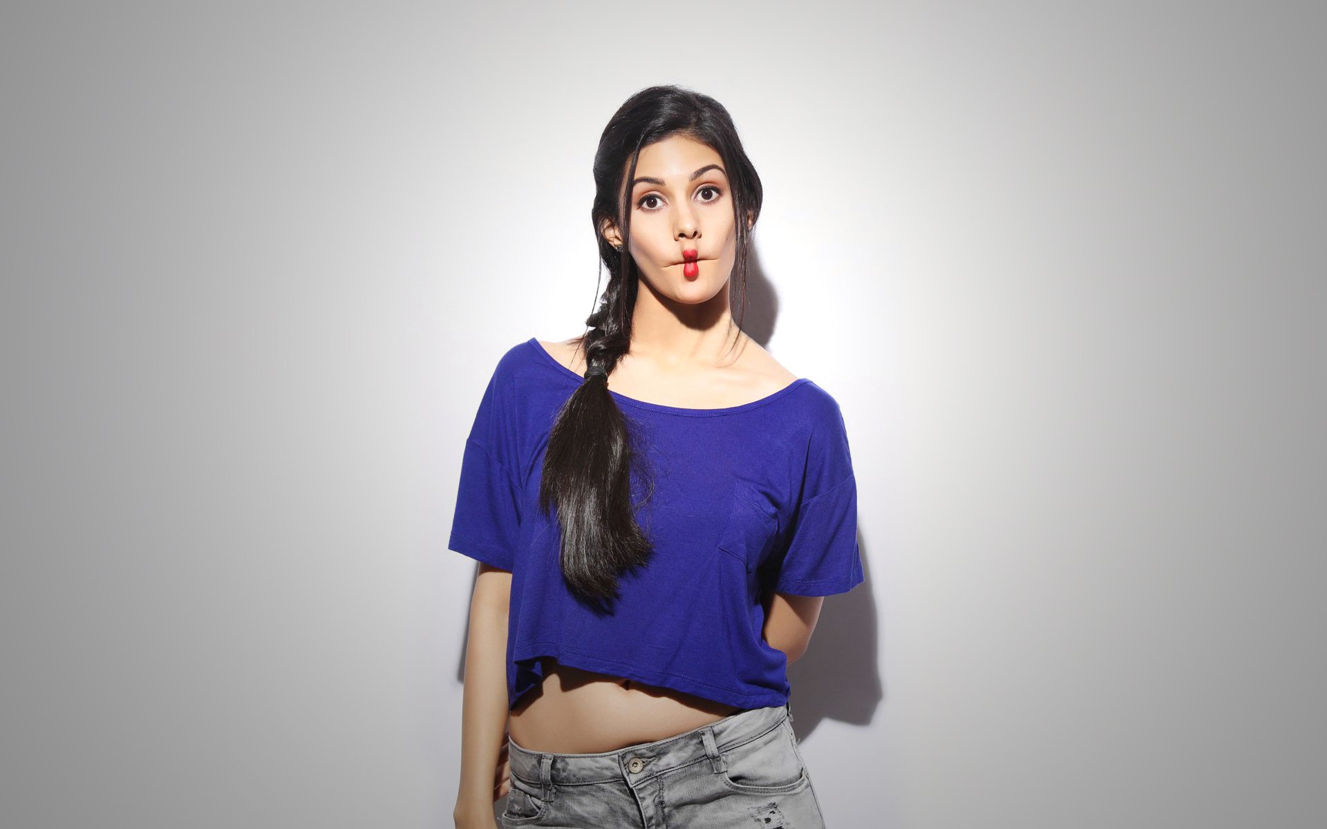 amyra dastur bollywood celebrity actress model girl brunette pretty beauty sexy present face smile eyes lips hair indian beauty