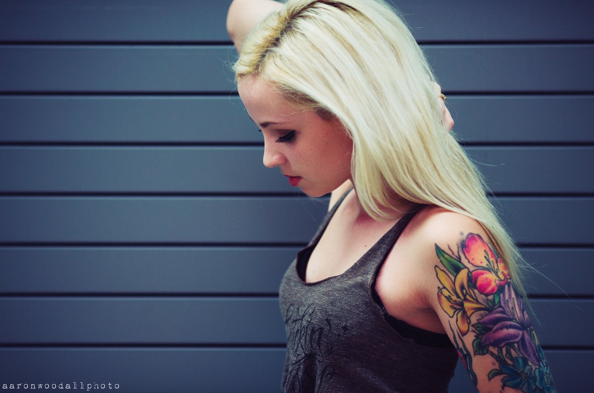 aaron woodall fotógrafo chica perfil tatuaje